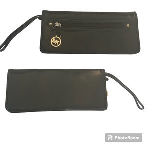 Michael Michael Kors black wristlet wallet snap closure
